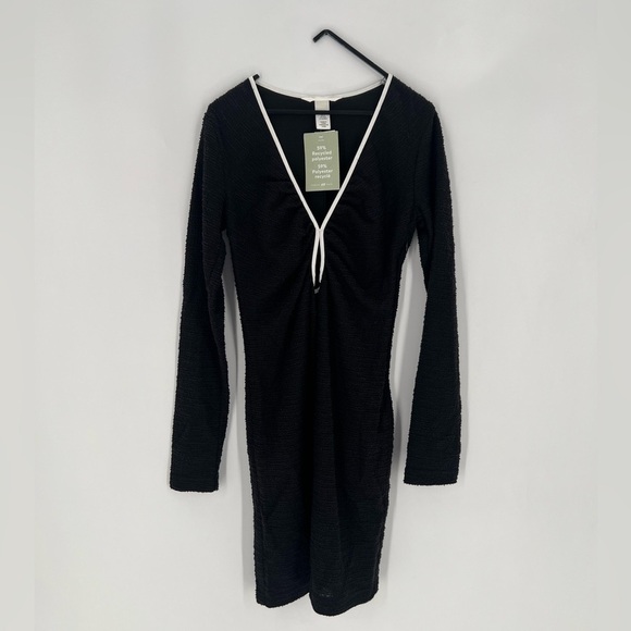 H&M Keyhole Detail Textured Boucle Deep V Long Sleeve Dress - Picture 2 of 6